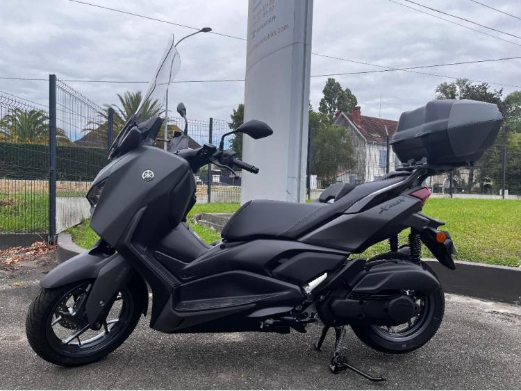 YAMAHA XMAX 125