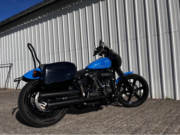 HARLEY-DAVIDSON SOFTAIL STREET BOB 1868